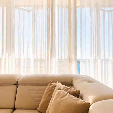 Luxury 2br At Coast 104d Apartment Palasë